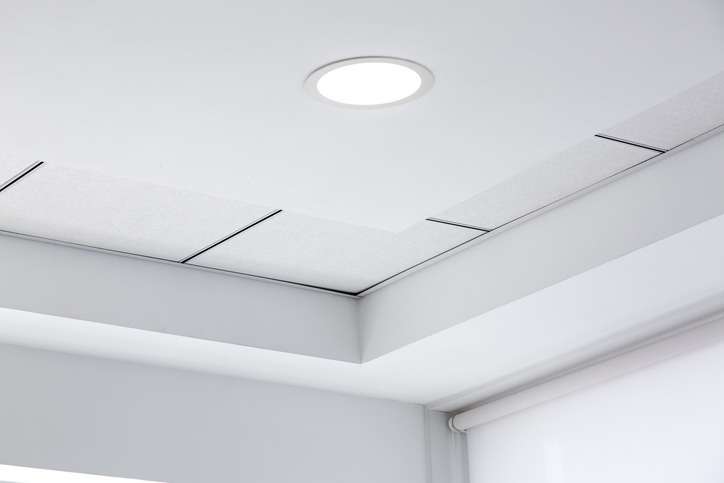 Multi-level ceiling with three-dimensional protrusions and a suspended tiled ceiling