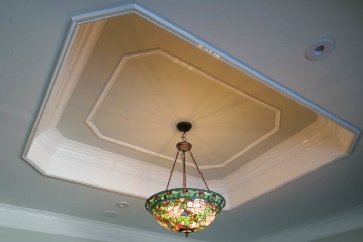 Tray ceiling with chandelier