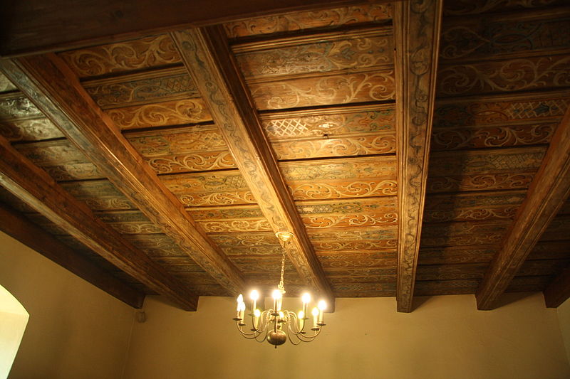 Old-fashioned Beam Ceiling