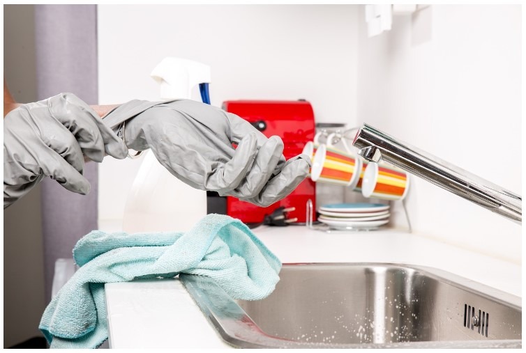 Should You Use Night or Day Cleaning in Your Business