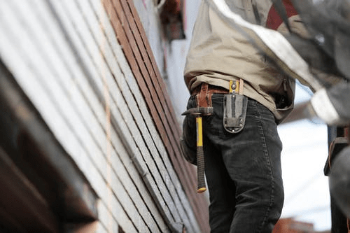 What are the roles and responsibilities of a contractor