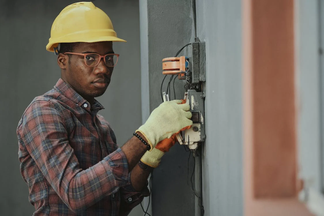 What You Need to Know Before Hiring an Electrician