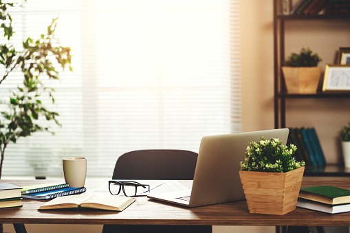 7 Items You Deserve to Have in Your Home Office