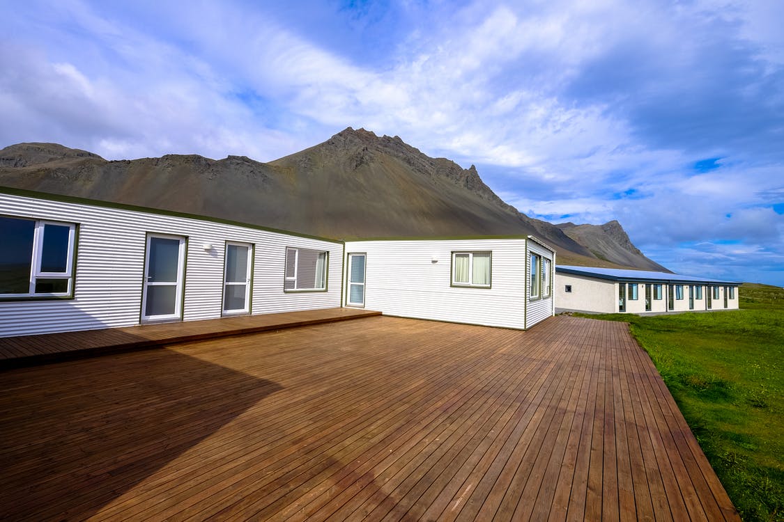 How To Choose A Composite Decking Supplier