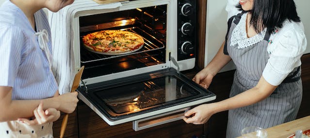 How to Choose the Best Commercial Pizza Oven for Renting, Leasing, or Buying