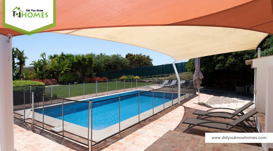 Which Material You Should Choose for Pool Fencing: Polycarbonate vs. Acrylic