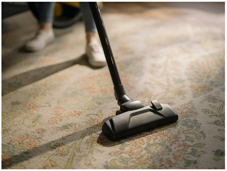 7 DIY Tips and Tricks for Proper Carpet Cleaning at Home