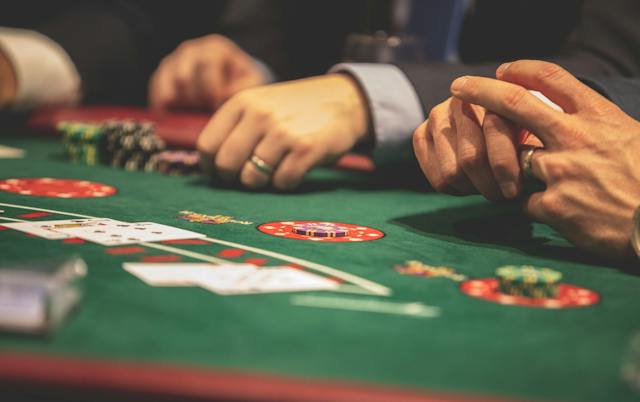 What should you check in an online casino?