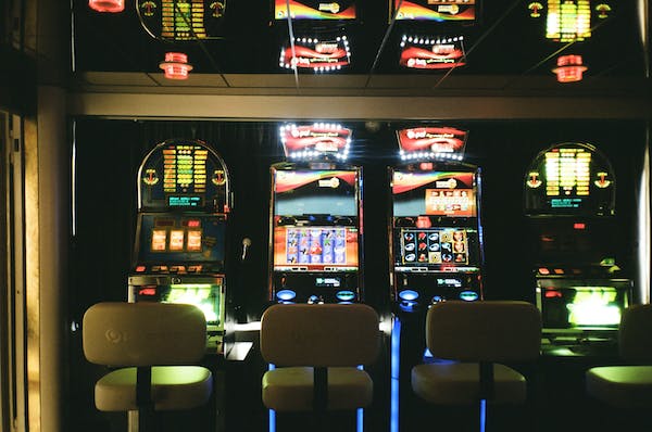 Kakakslot88 The Advantages of Playing Free Casino Slot Machines