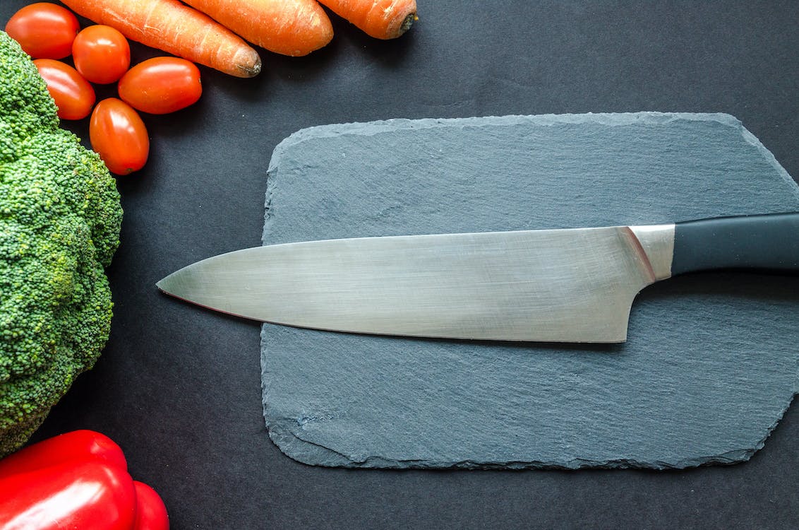 What to Consider Before Choosing Knives and Tableware for Your Kitchen