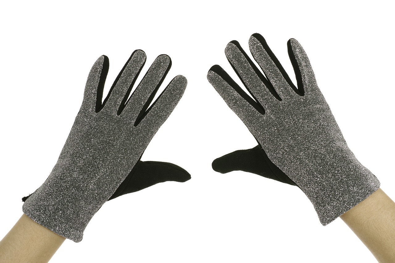 Why Should You Shop for Women’s Gloves Online