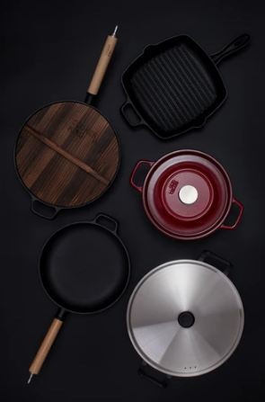 Different types of pots and pans
