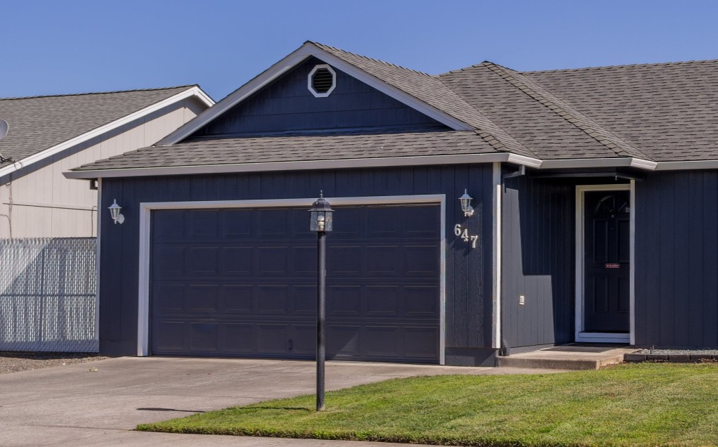 Garage door safety tips – Take precautions to avoid accidents