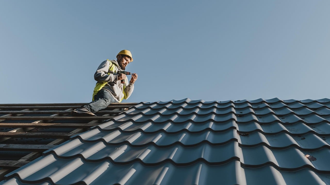 7 Factors To Consider When Choosing a Roofing Contractor