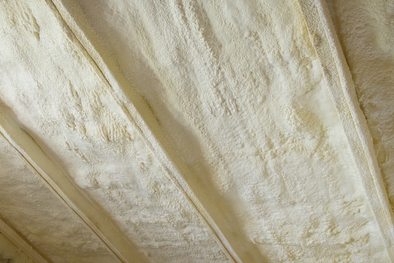 Polyurea Spraying, foam coating insulation of roof.