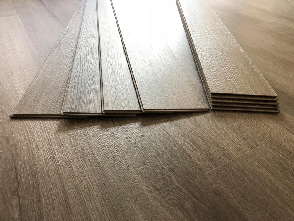 Vinyl floor tiles