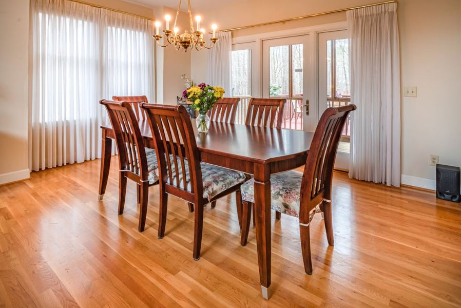 Tips For Buying A Hardwood Dining Table