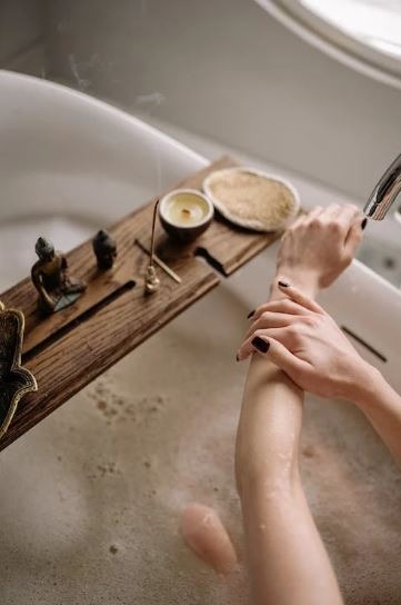 Baths can alleviate irritated skin
