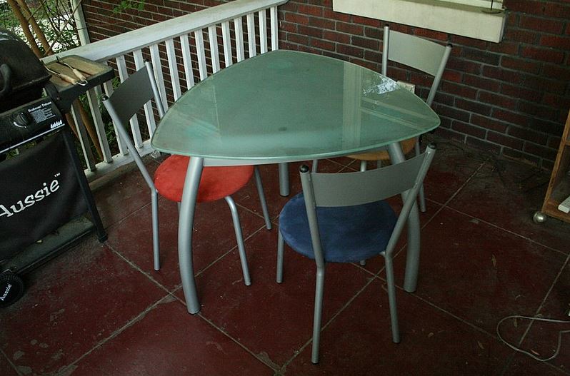 Safety Tips for Replacing A Patio Table Glass