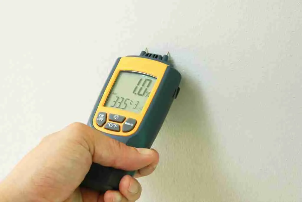 metering moisture in wall painting