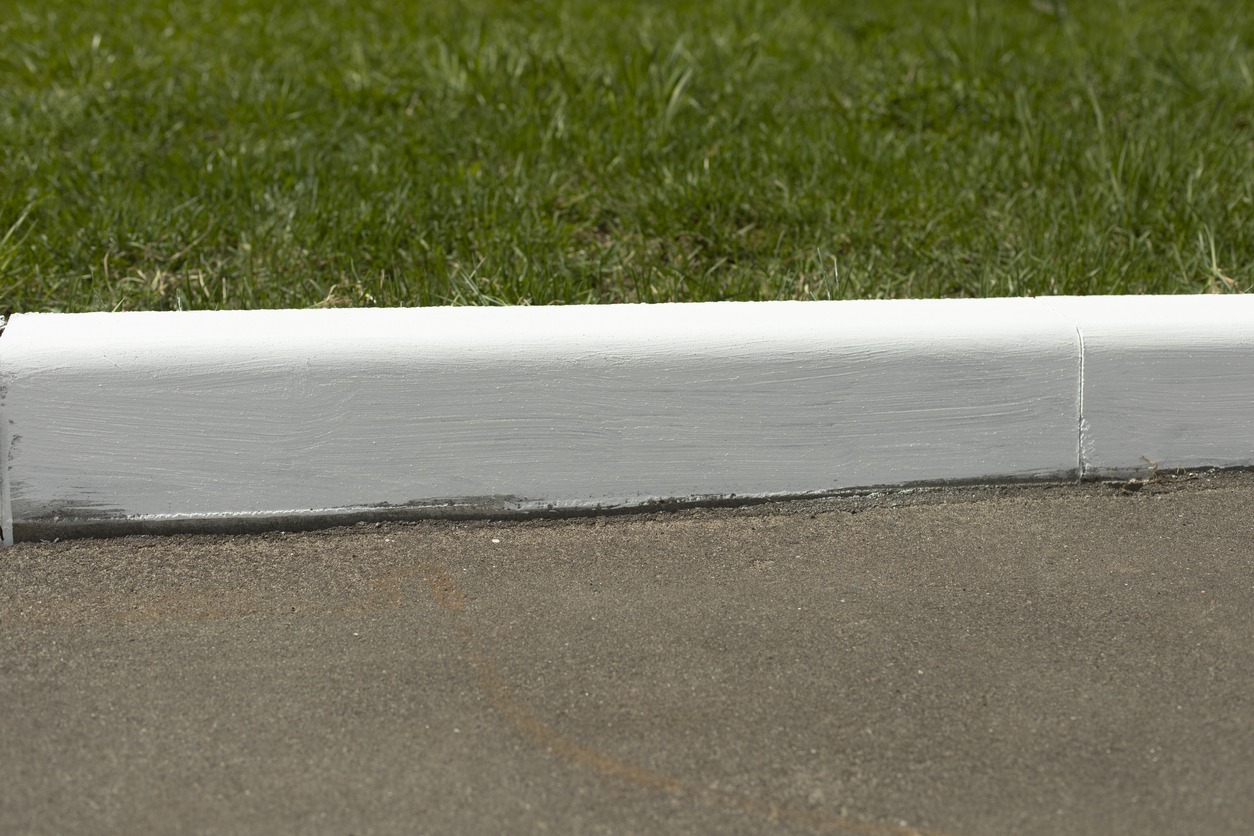 What materials are commonly used for driveway edging?