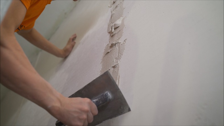 Fixing Drywall Cracks