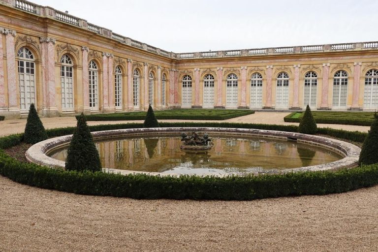 What Are the Most Famous Historical Homes in the World?